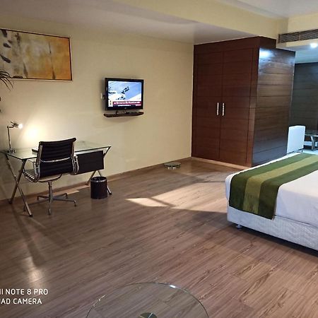 Hotel Patliputra Exotica Patna  Exteriör bild