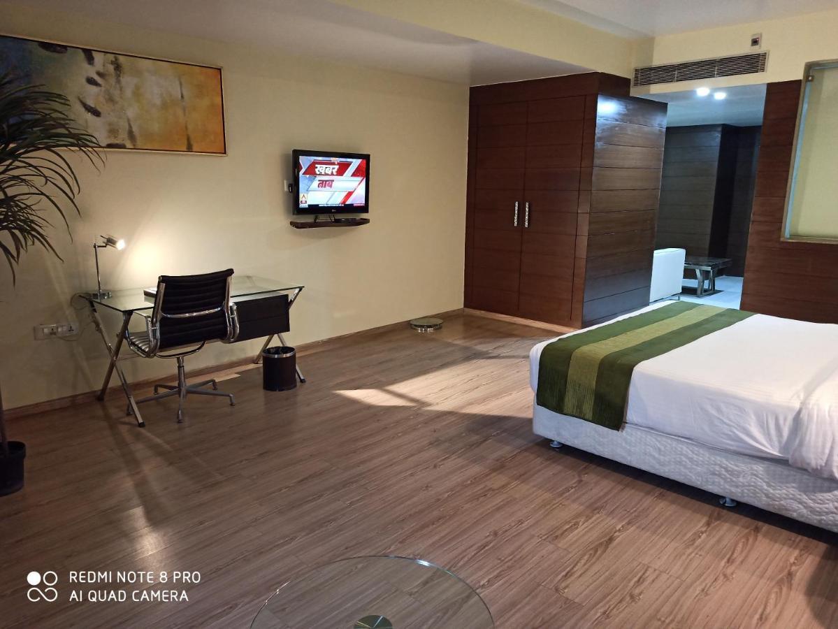 Hotel Patliputra Exotica Patna  Exteriör bild