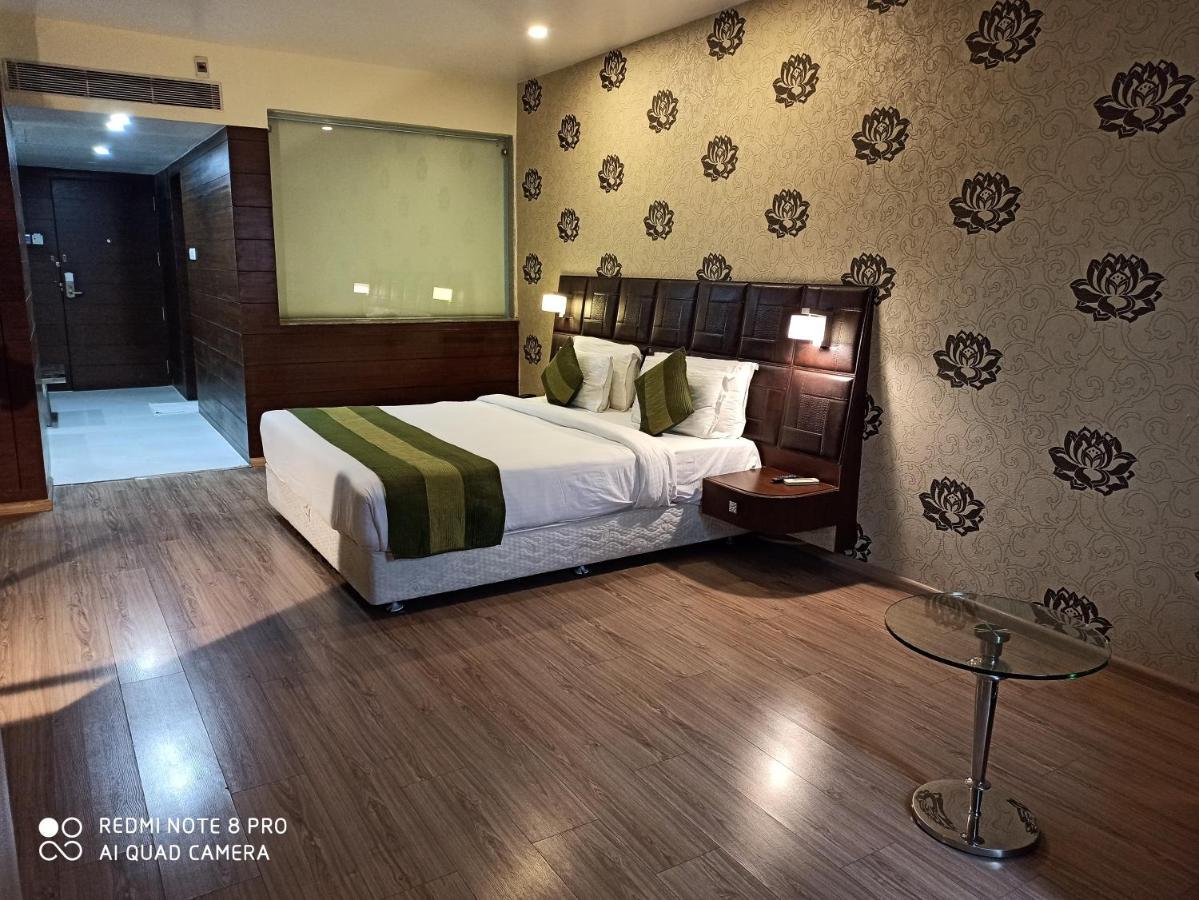 Hotel Patliputra Exotica Patna  Exteriör bild