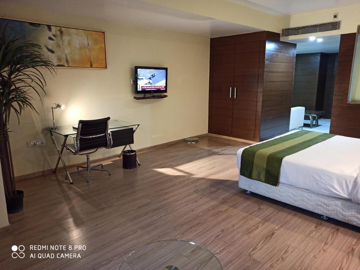 Hotel Patliputra Exotica Patna  Exteriör bild