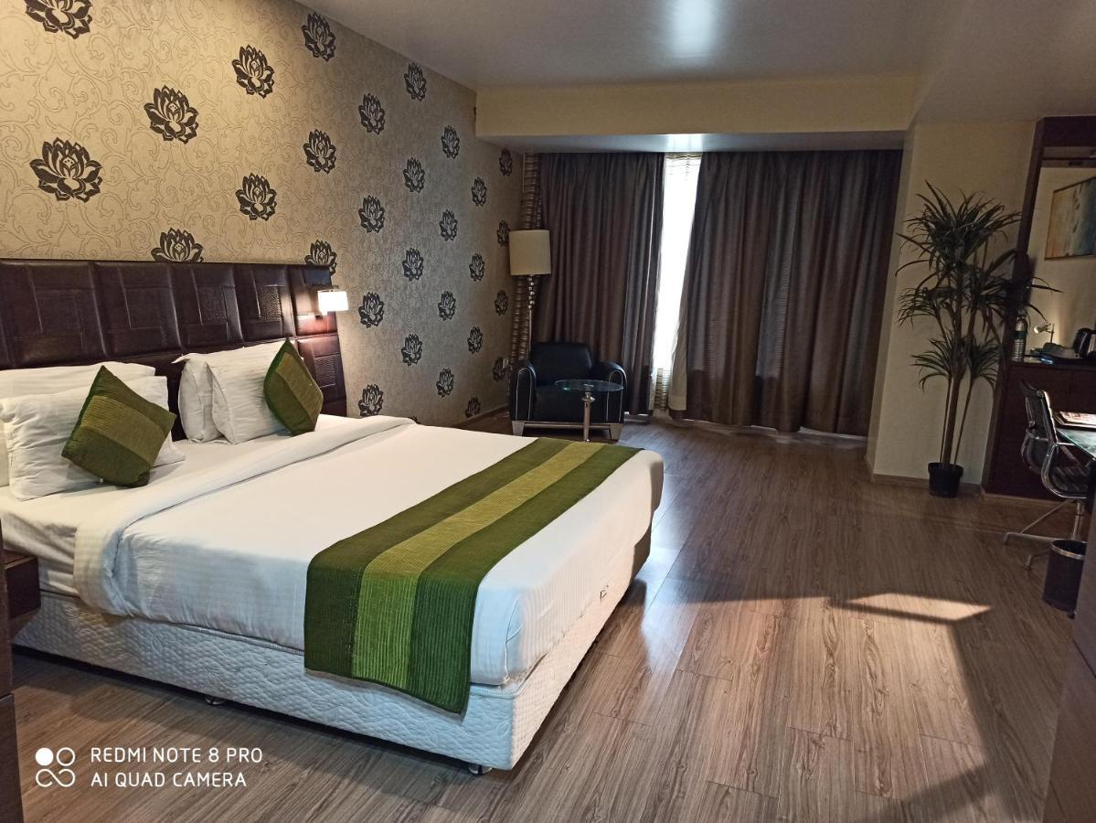 Hotel Patliputra Exotica Patna  Exteriör bild