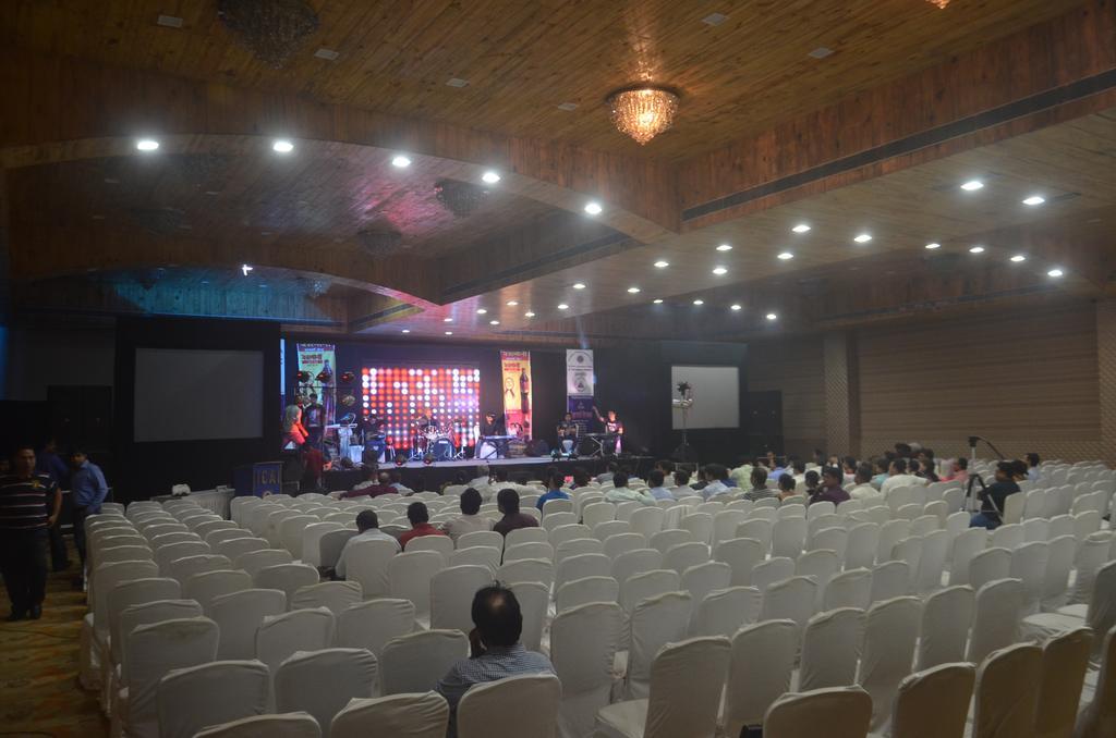 Hotel Patliputra Exotica Patna  Exteriör bild
