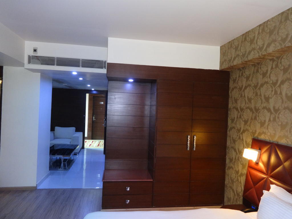 Hotel Patliputra Exotica Patna  Exteriör bild