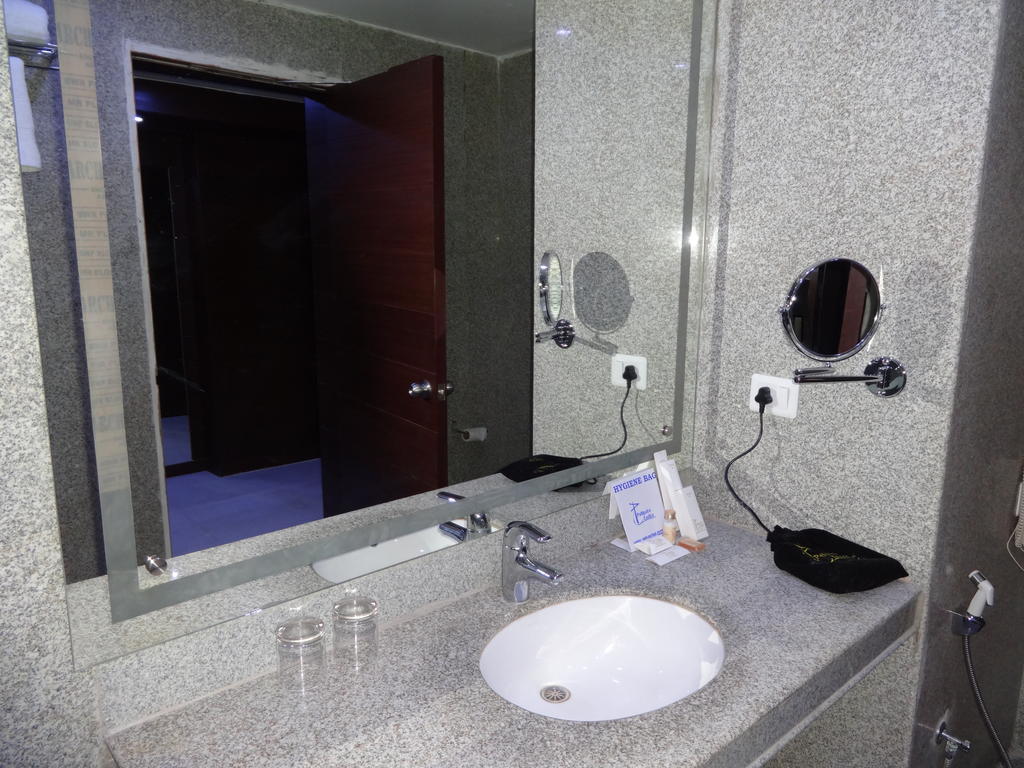 Hotel Patliputra Exotica Patna  Exteriör bild
